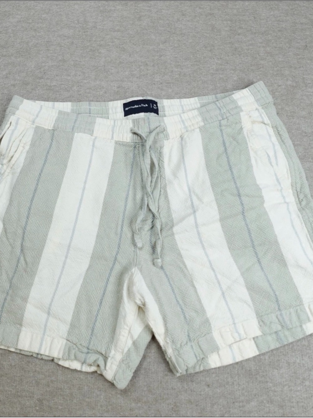 Abercrombie & Fitch Men's Green and White Striped shorts
